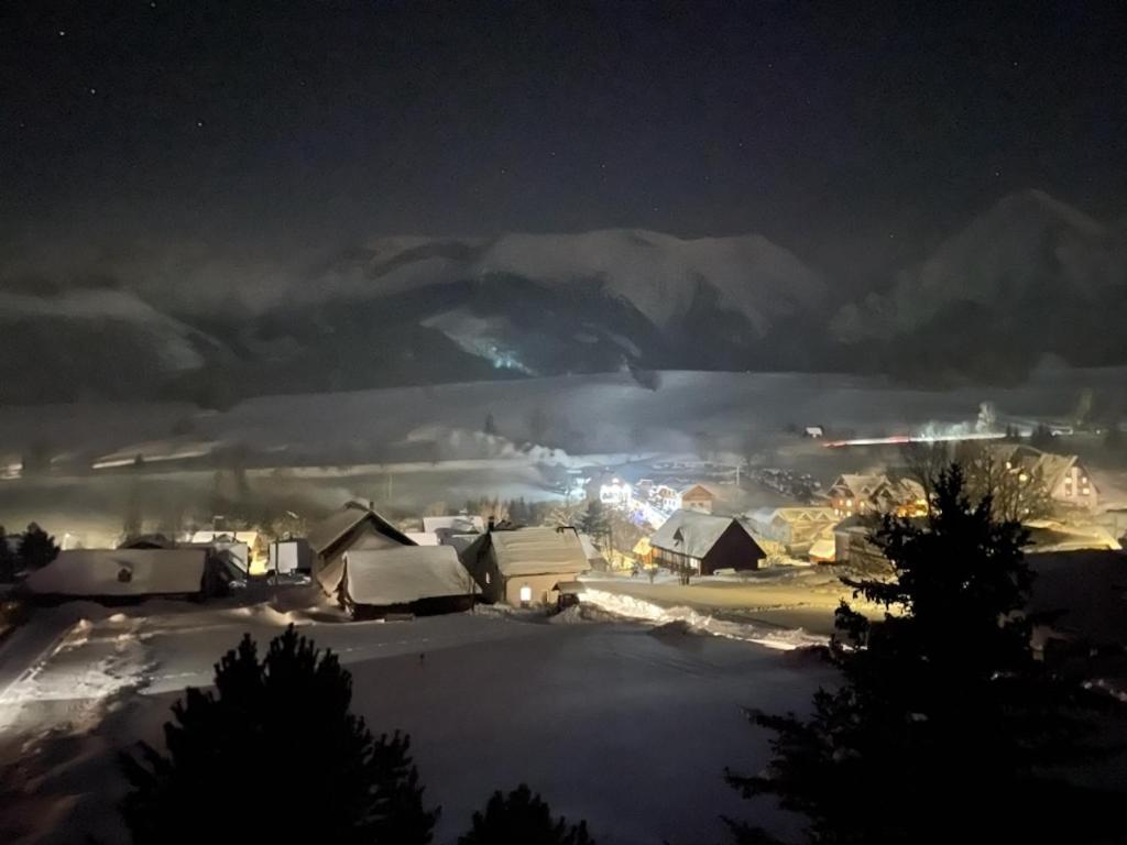 Apartman Astra V Zdiari Exteriör bild